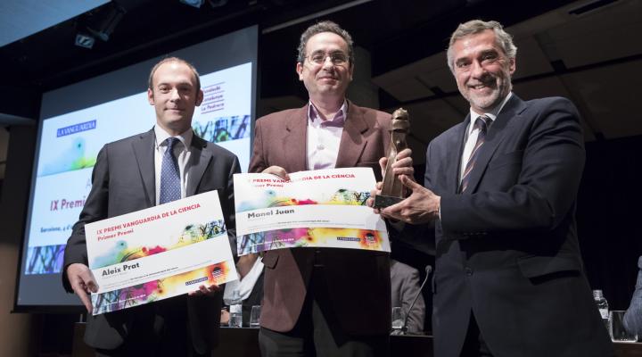 Aleix Prat i Manel Juan reben el IX premi Vanguardia de la Ciència