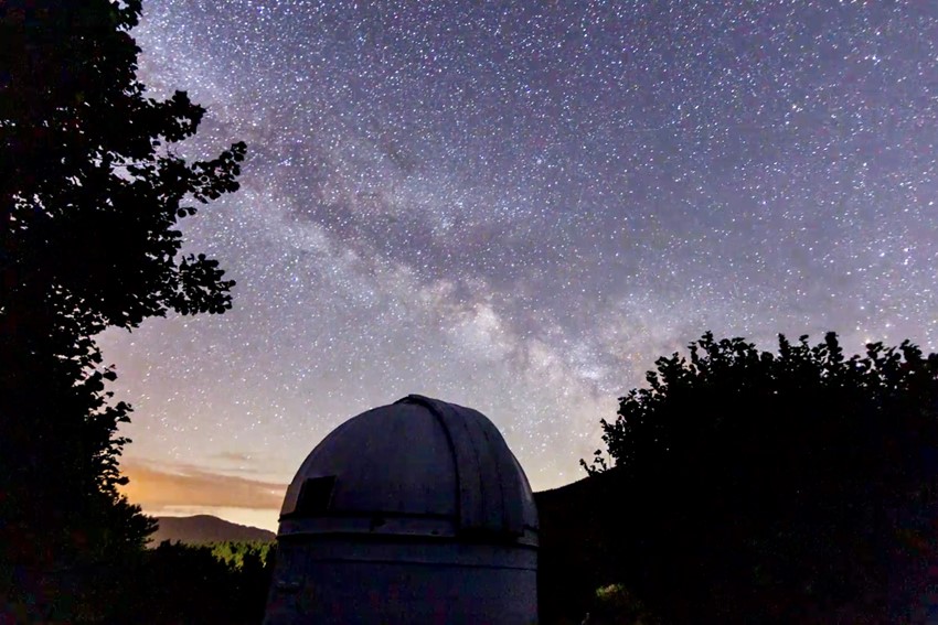 Via Làctea a MónNatura Pirineus amb l'observatori