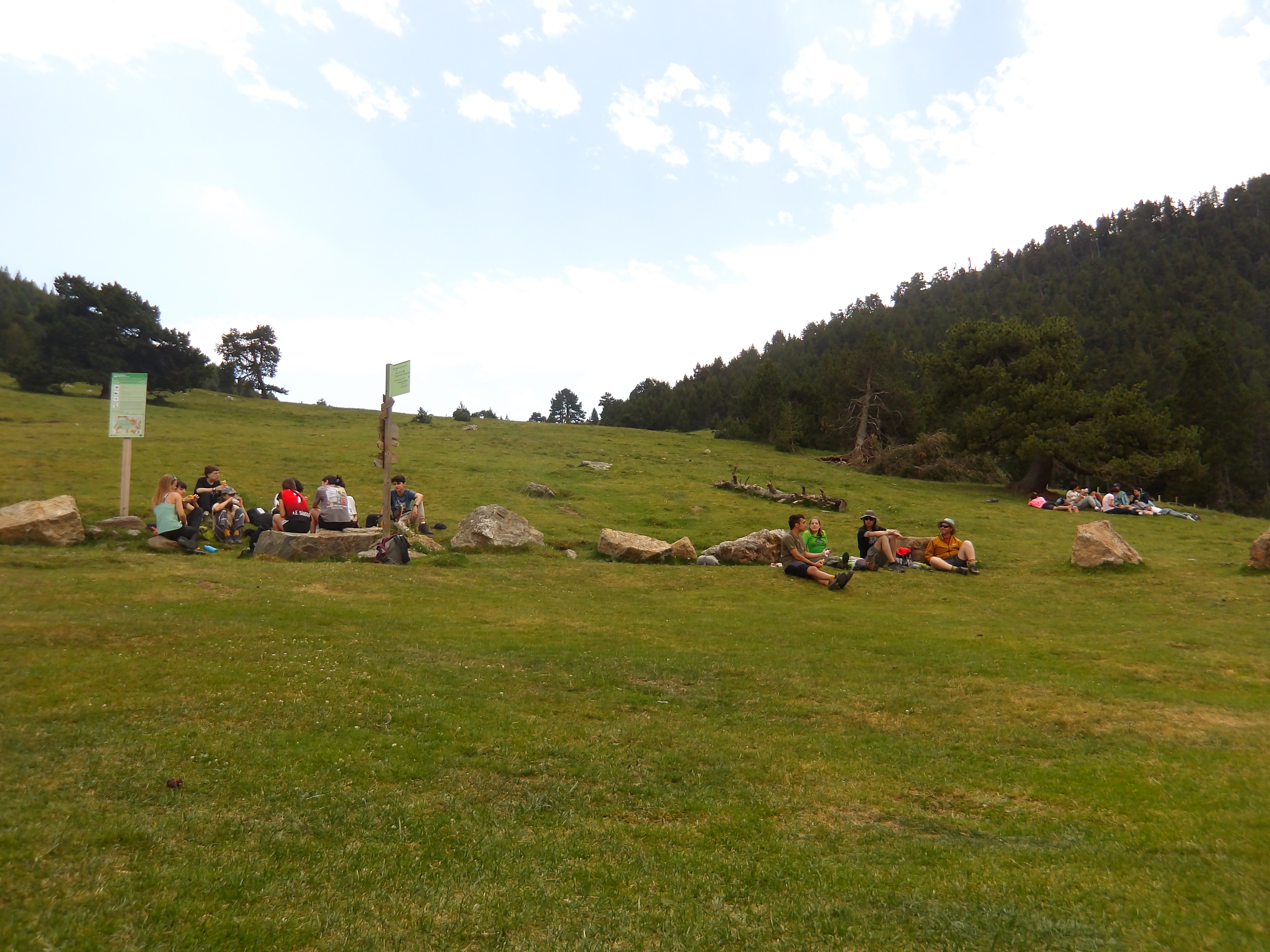 participants relaxats al refugi del pla de la font