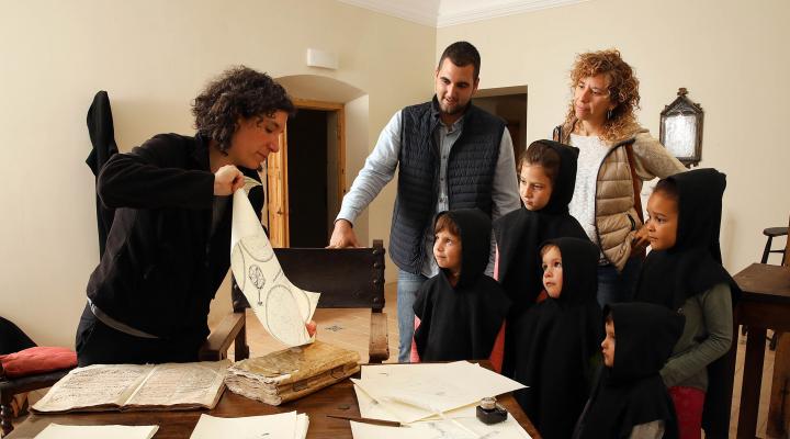experiència monestir en família